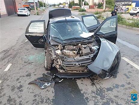 Пассажирка Lada Granta погибла при столкновении с Hyundai на ул. Алма-Атинской в Самаре