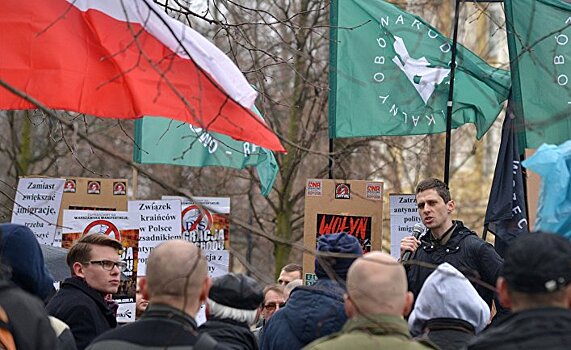 В Польше растет ненависть к украинцам и мусульманам