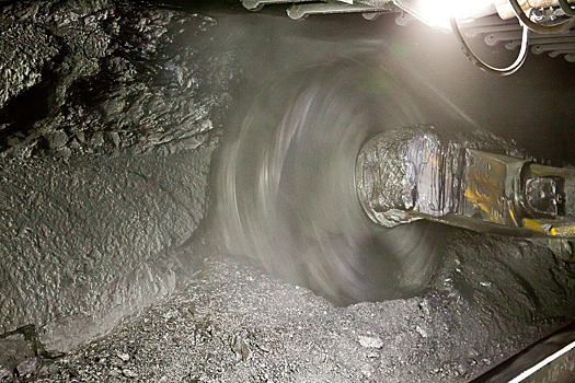 Рабочий пострадал при обрушении шахты в Ростовской области