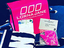 Lorna Jane оштрафовали за защищающую от COVID-19 одежду