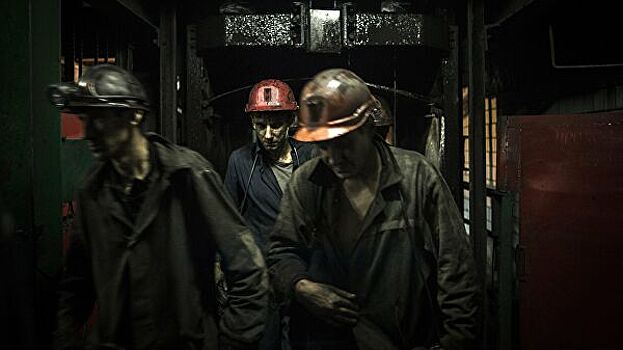 При обрушении пород на шахте в Донецке пострадал горняк