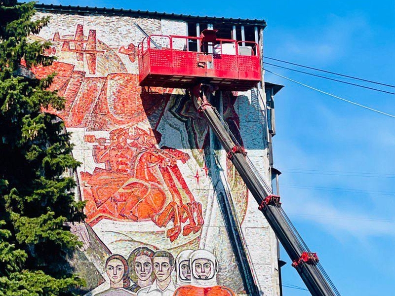 Восстановлены утраченные элементы мозаичного панно «В. И. Ленин» на улице Карпинского в Пензе