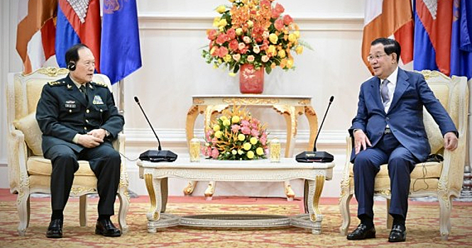Премьер-министр Камбоджи провел встречу с министром обороны Китая