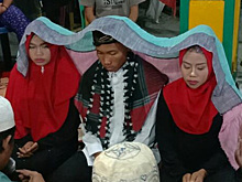 Мужчина женился на двух девушках, чтобы не обидеть