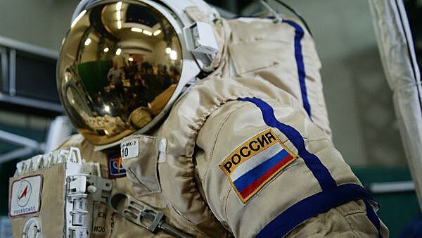 Космонавт сравнил российский и американский скафандры