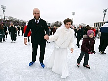 В столице впервые прошла регистрация брака на катке