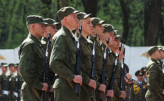Проживающим за границей россиянам рассказали о порядке снятия с воинского учета