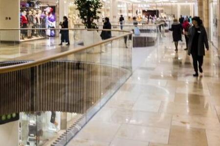 «Путин в курсе вообще?»: известный ТЦ Владивостока возмутил общественность