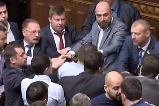 Появилось видео второй за сутки драки депутатов Рады