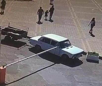 В Краснодарском крае арестовали водителя, повредившего шлагбаум на автовокзале