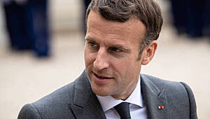 Макрон льет горькие слезы: Кремль получил роскошный презент от Парижа