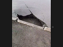 Часть дороги обрушилась на перекрестке в Кемерове