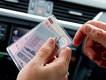 Автоэксперт прокомментировал разрешение не менять права в срок