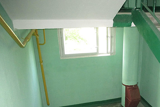 УК отремонтировали в Бронницах уже 20% подъездов домов от плана на 2017 год