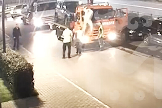 В Казани водитель подрался с эвакуаторщиком