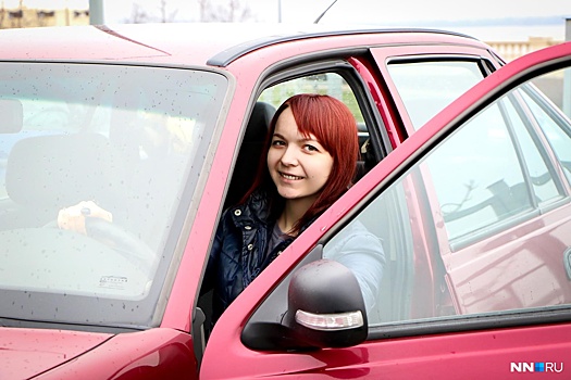 Пришлось уговаривать, чтобы «прикурить»: нижегородка о том, как помогает автомобилистам на дороге