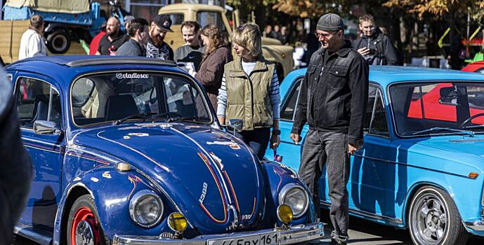 В центре Ростова открылась выставка ретро-автомобилей