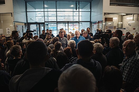 Губернатор Алексей Смирнов встретился с переселенцами в Железногорском районе