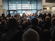 Губернатор Алексей Смирнов встретился с переселенцами в Железногорском районе