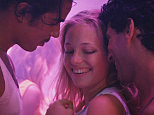 Рецензия на фильм Абделатифа Кешиша «Мектуб, моя любовь 2»: Большая жизнь или «маленькая смерть»