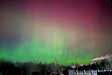 В Новосибирске жители сняли удивительные фото северного сияния