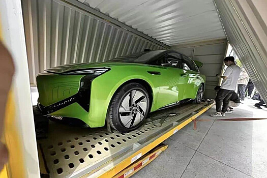Названы сроки начала продаж седанов Hongqi E001