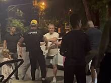 Едва не сбивший мать с ребенком мужчина в футболке «Чечня» оказался в центре скандала