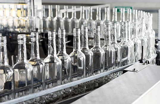 Шотландский виски из Подмосковья: алкогольные компании вынуждены оптимизировать производство напитков