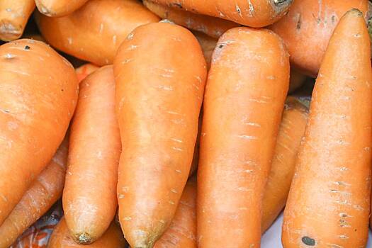 Перечислены доступные в каждом магазине сезонные продукты для зрения