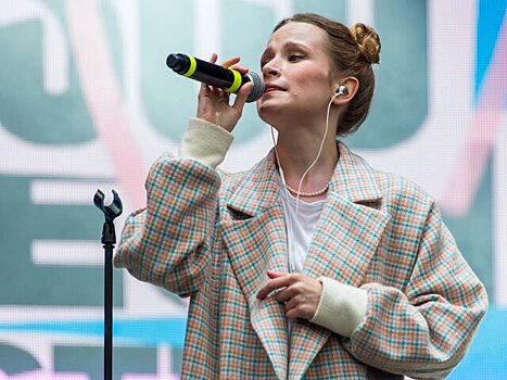 Певице Монеточке грозит новый штраф за нарушение закона о деятельности иноагентов