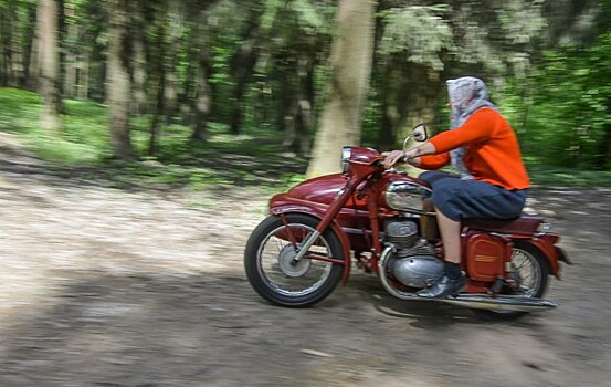«Дикие сибиряки» отреставрируют мотоцикл Андрея Миронова из «Бриллиантовой руки»