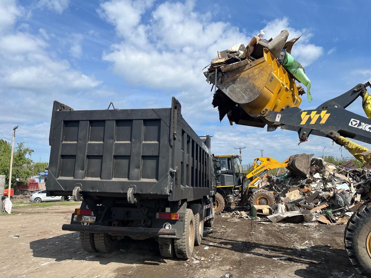 Оренбург очищают от «паводкового» мусора