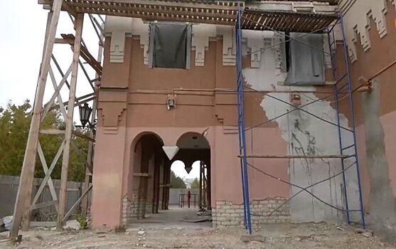 Петербургский бизнесмен украл в костромском театре батареи и петушка, а потом сбежал за границу