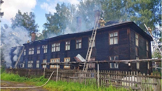 В Кирово-Чепецке горел двухэтажный жилой дом