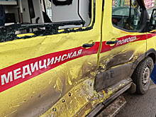 «Газель» въехала в машину реанимации в Екатеринбурге
