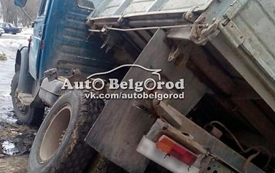 ЗИЛ провалился под землю