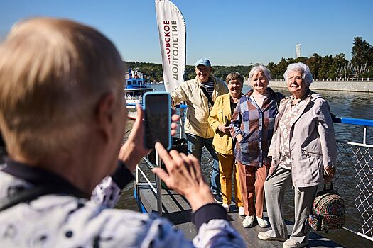 По пути с долголетием: как Москва поддерживает горожан старшего возраста