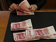 Аналитик посоветовал россиянам перевести валюту в юань