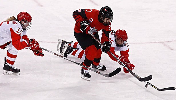 Хоккеистки из России крупно проиграли канадкам
