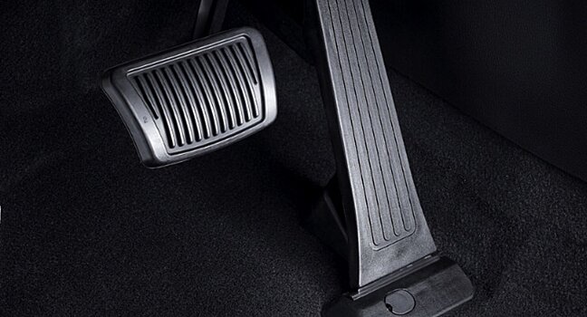 Напольная педаль газа, в чем ее преимущества и недостатки?