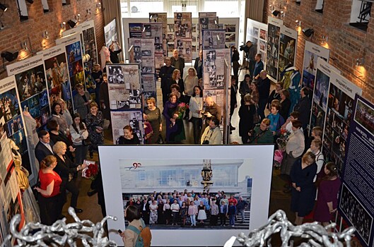 В Екатеринбурге открылась выставка, посвященная юбилею Екатеринбургского ТЮЗа