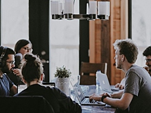 Психологи ответили, как нейтралитет по острым вопросам вредит репутации