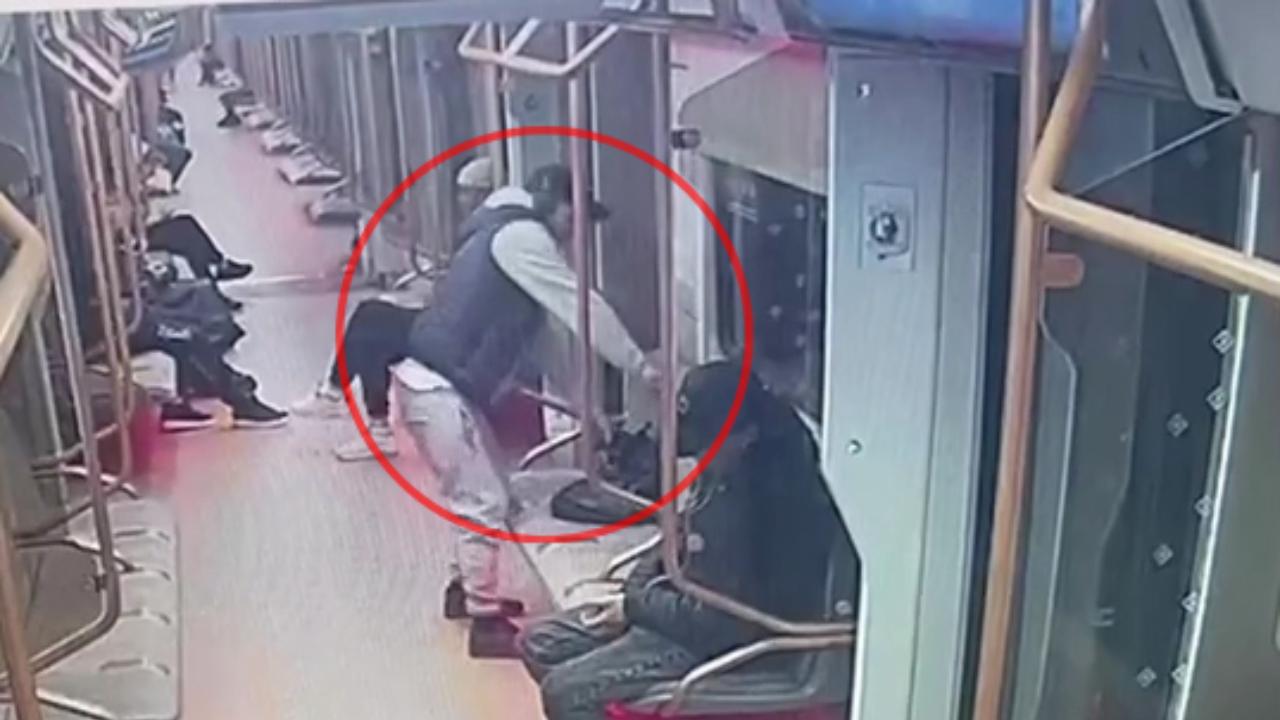 К уголовной ответственности привлечён пассажир метро Москвы за порчу сиденья в вагоне электропоезда