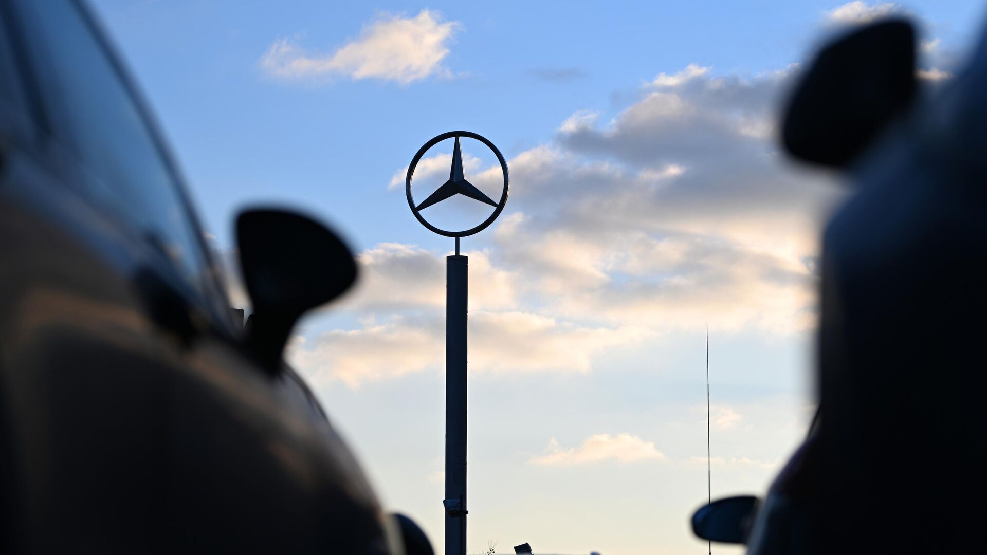 Mercedes-Benz отзывает свыше 260 тыс. автомобилей для обновления ПО