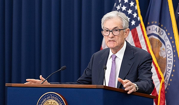 Глава ФРС США объяснил решение не торопиться со снижением базовой ставки