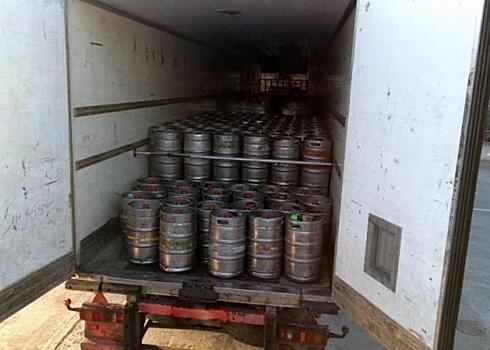 Перевозивший нелегально 18 тысяч литров пива грузовик задержали на Кубани