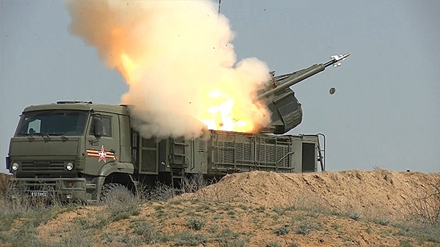 «Панцири» уничтожают крылатые ракеты «противника»: кадры боевых стрельб