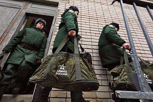 В России предложили увеличить оклад срочникам