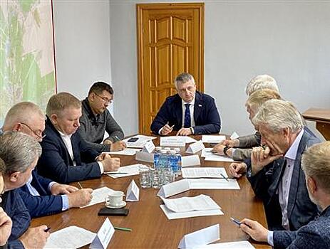 В Тольятти депутаты губдумы обсудили исполнение программы по замене лифтов