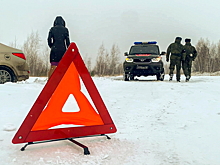 Военные полицейские ЗВО в ходе дежурного патрулирования оказали помощь гражданскому водителю на проселочной дороге под Воронежем